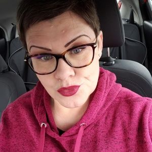 Meet your Posher, Cynthia